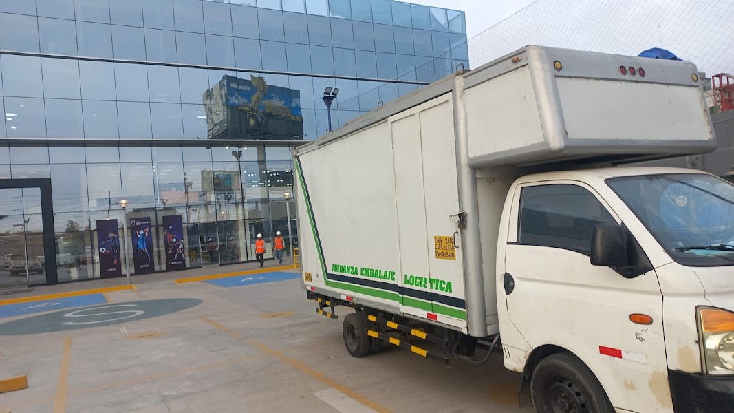 Embalaje profesional de muebles en departamento de Breña
