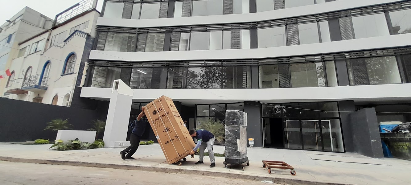 Entrega de muebles en nueva residencia en Jesús María