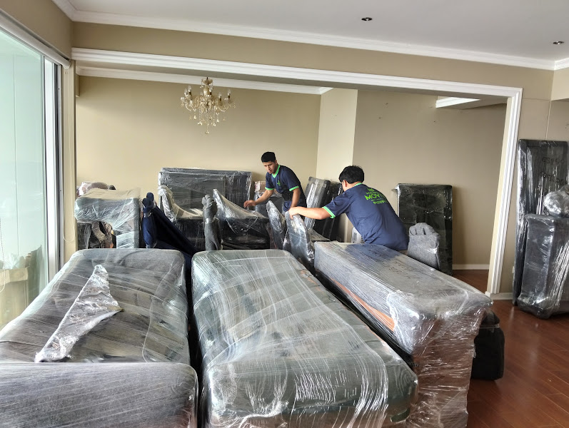 Embalaje profesional de muebles en departamento de Lince