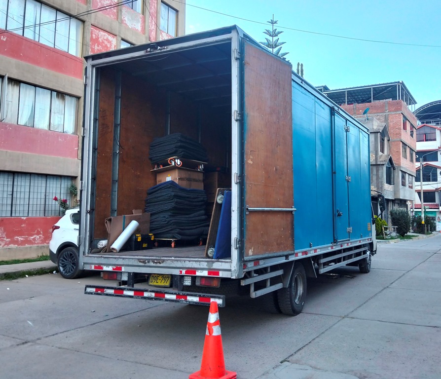 Entrega de muebles en nueva residencia en Miraflores - Mudanzas locales
