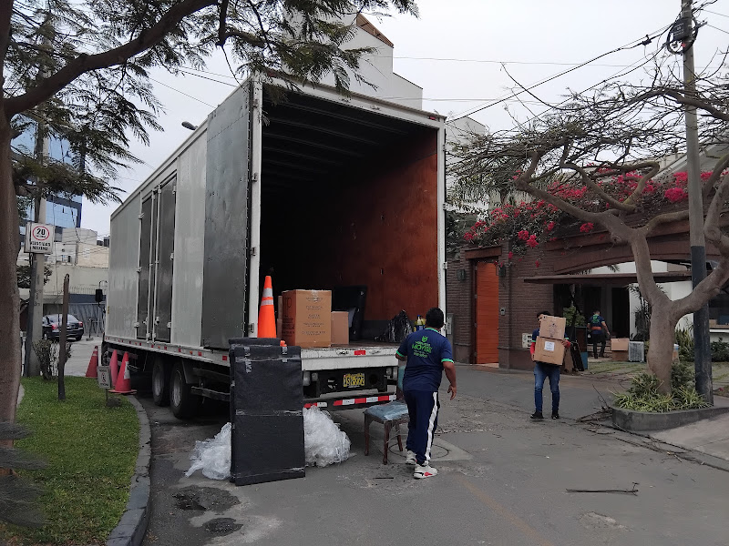 Personal capacitado en mudanza de oficina corporativa en San Isidro