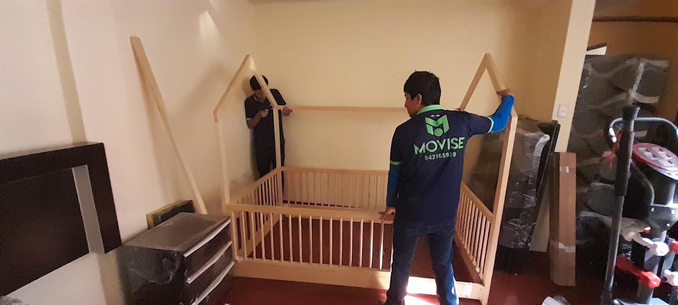 Embalaje profesional de muebles en departamento de Surco
